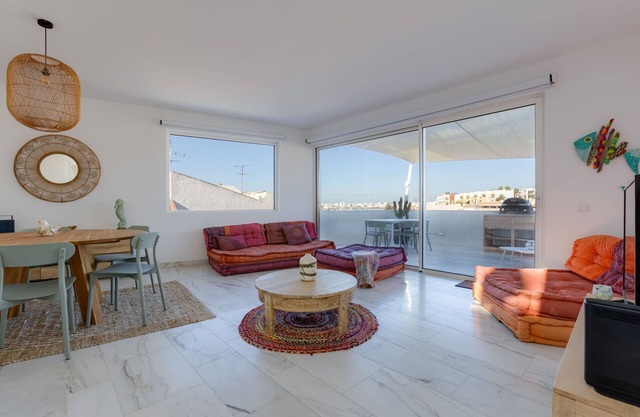 State of the art villa with exceptional views and pool in Ferragudo