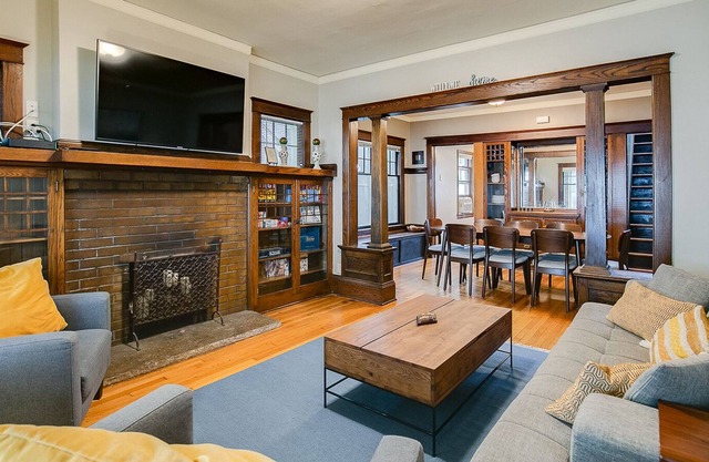 Stately 5 BR 2 BA bungalow across from fairgrounds, near Como Park