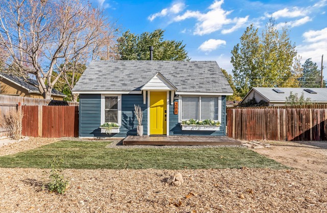 Stay 208: Gorgeous renovated modern farmhouse cottage