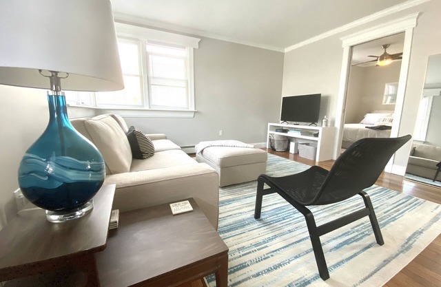 Stay and relax by the beach with a lakeview in Asbury Park! 31 day min stay.