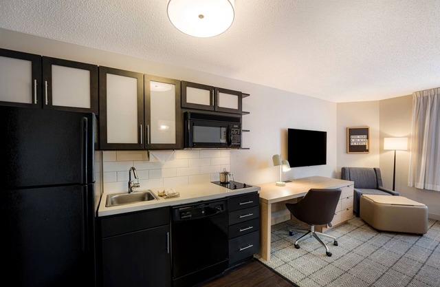 Stay at a Modern Unit with Full Kitchen, Pet-friendly, Self-Parking!