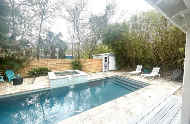 Bleib bei Bay Haven! Ein böhmischer Bungalow mit privatem Pool
