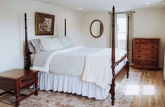 Stay at Cannon Street Loft—your cozy HQ on the Square in downtown Woodbury!