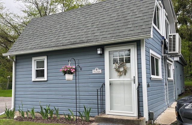 Stay at this charming one bedroom cottage and enjoy exploring the Finger Lakes.