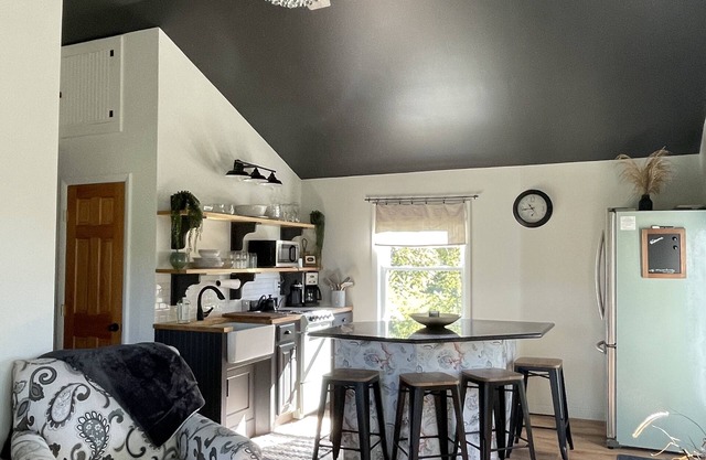 Stay at this comfortable loft at St. Albans Bay!