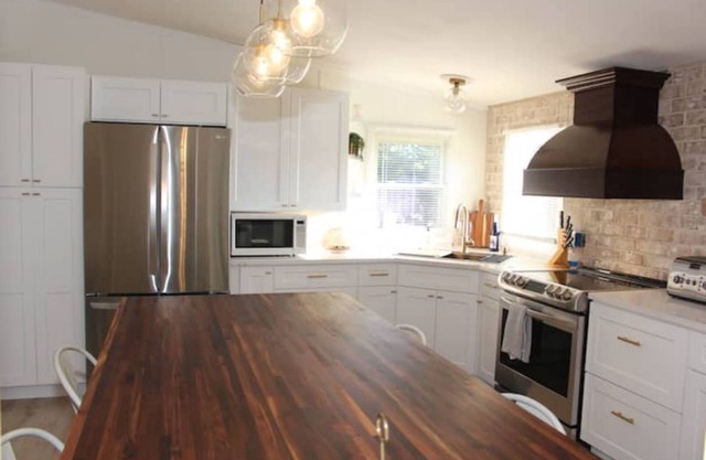 Stay Awhile - 3BD 2BA home. Beautiful and spacious. Kids room with play area.