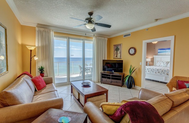 Schöne Oceanfront 2BR / 2BA Gulf View Condo mit extra großem Balkon!