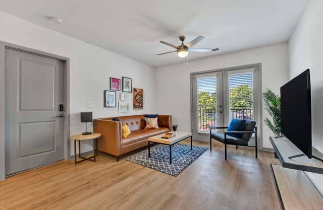 Stay by the Lake: 5 Min to CU with Pool!