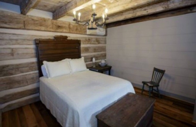 Stay in a 1795 Log Cabin on a working farm, George Washington Swoope, Jr Suite