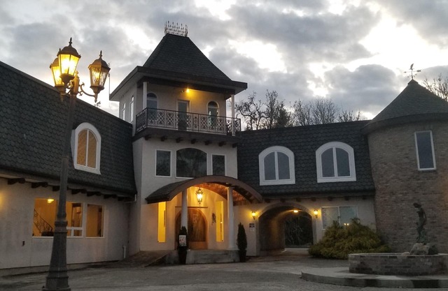 Übernachten Sie in einem Schloss in der ruhigen Landschaft von "Little Norway"