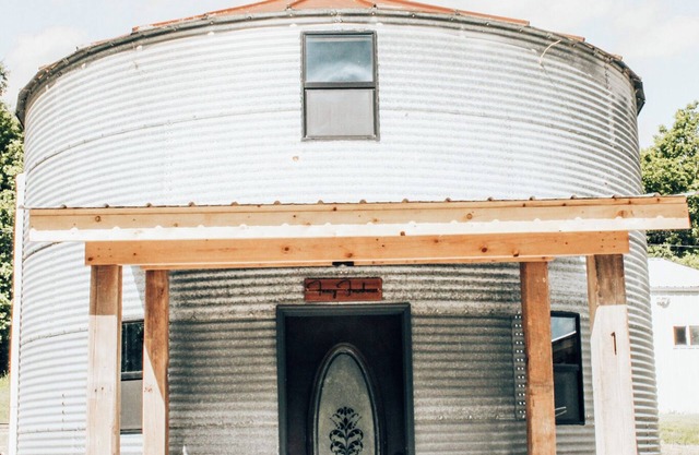 Stay in a Grain Bin! Unique Farmhouse Retreat with Modern Comforts. Unit 1