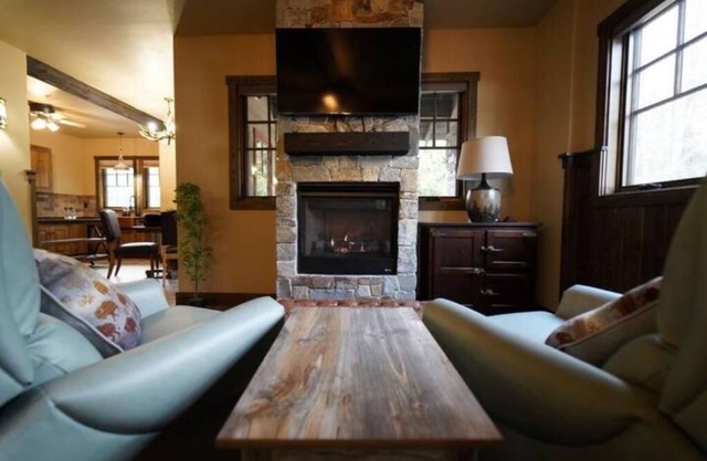 Stay in Glacier National Park @ Apgar Lookout Retreat, Suite 1