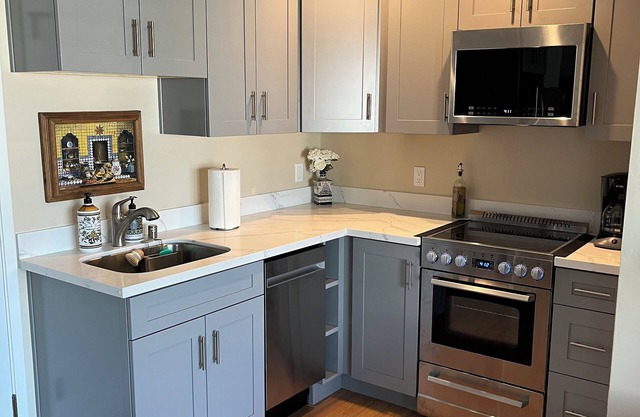 Stay in our spacious, newly remodeled studio apartment in San Bruno!