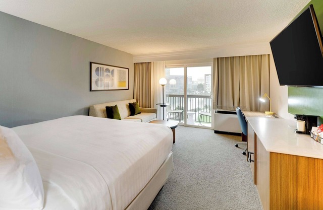 Stay in Style Along Oyster Point Waterfront Minutes to Jack Drago Park