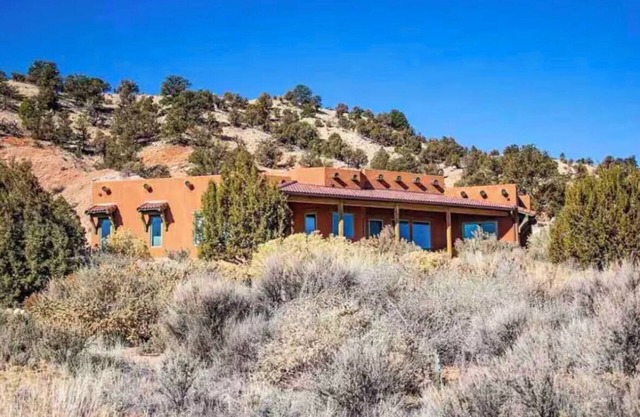 STAY SATORI ✨ Private desert oasis. Near Bryce Canyon & Escalante Ut.