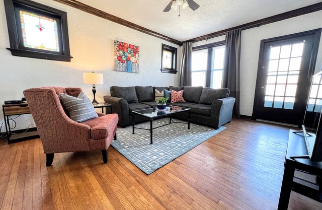 Stay STL-Extended Stay-Balcony-Fenced Yard-Pets