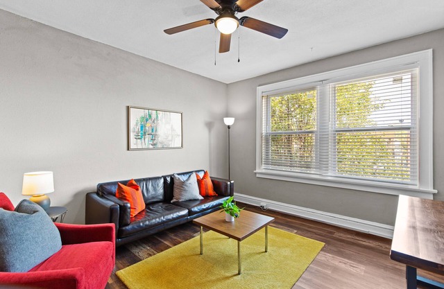Stay STL*Long Term Stays*Private Balcony*Pets