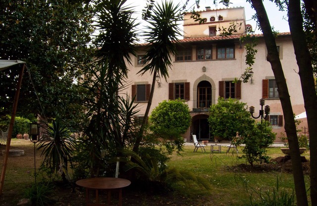 Bleiben Sie, denken Sie und entspannen Sie sich. 15 Autominuten von Pisa, Lucca und dem Strand entfernt. Klassisches Layout