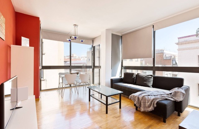 Sunny flat with private rooftop terrace near Camp Nou