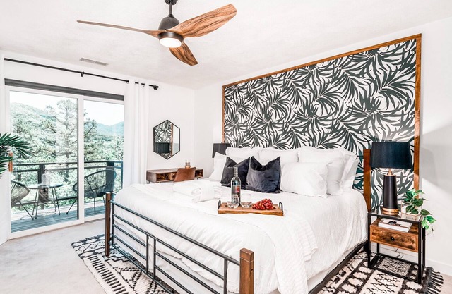 Stay Wild - Luxury Modern Cabin with Hot tub, Views & Pet Friendly!