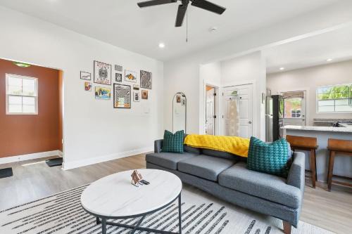 StayAE Downtown - 1BR Apartment, Ground Floor