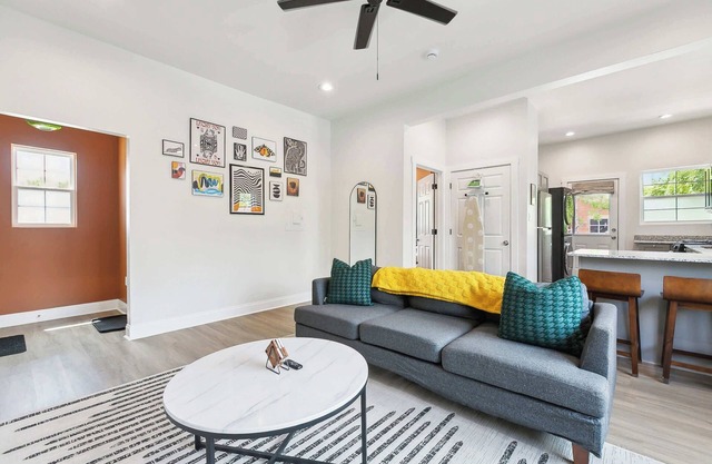StayAE Downtown - 1BR Apartment, Ground Floor