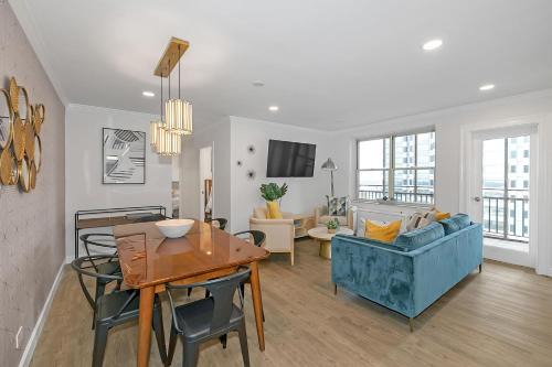 Stayatl Premier 2 Bed Condo W Views!