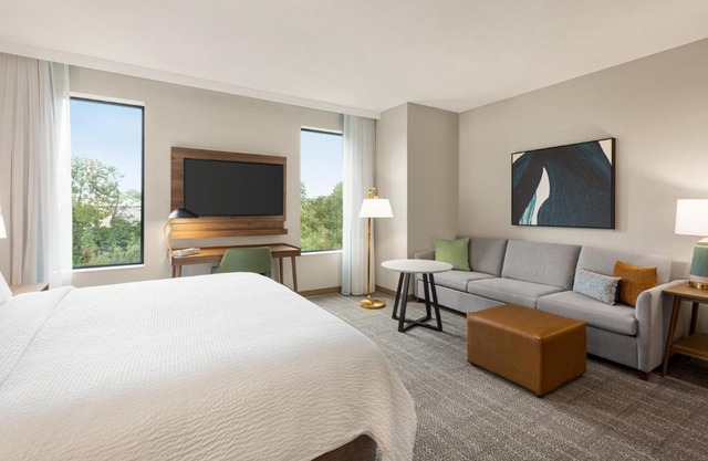 Staybridge Suites Montreal Airport - St-Laurent by IHG