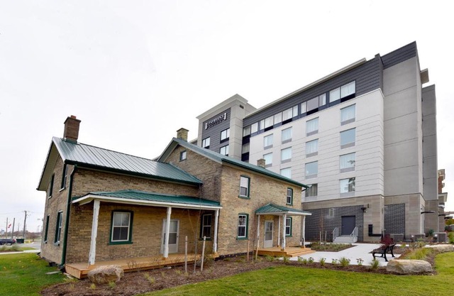 Staybridge Suites - Waterloo - St. Jacobs Area