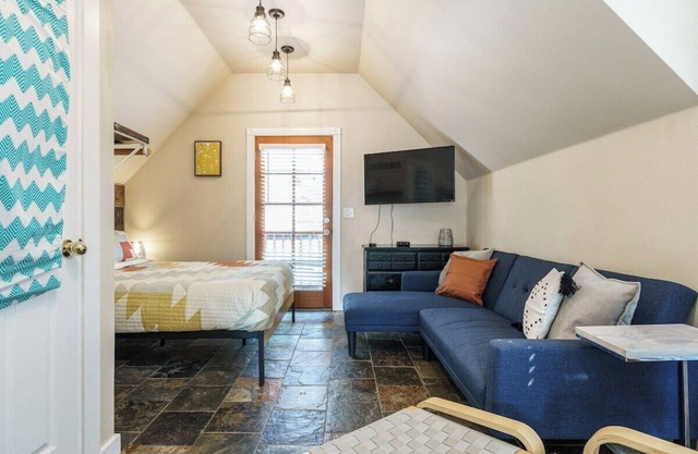 #StayinMyDistrict Hyde Park Loft