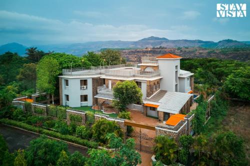 StayVista at Seraphim Peak with Pool & Views