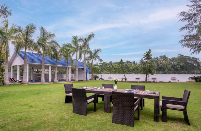 Stayvista at Timeless Elegance w/ Pool, Bbq, Wi-fi
