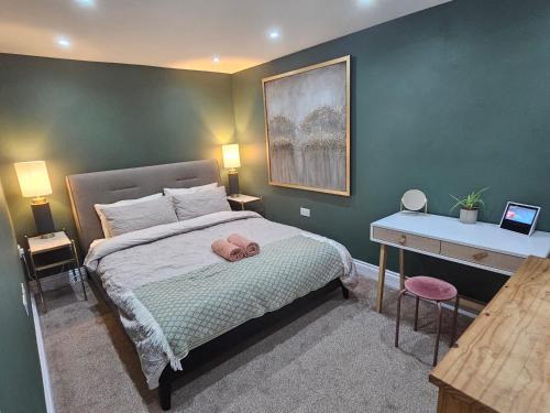 StayZen Apartments - Ground Floor Central Woking with Parking & Private Garden - Business & Leisure