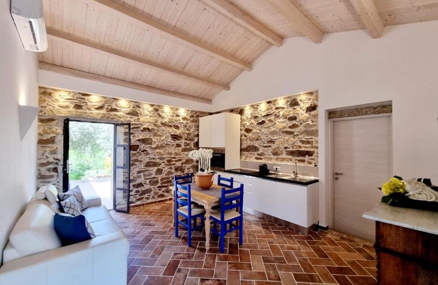 STAZZO SAN TEODORO LA QUERCIA Piscina Condivisa