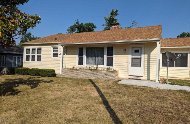 Ste. Genevieve Co. House w/ HOT TUB!