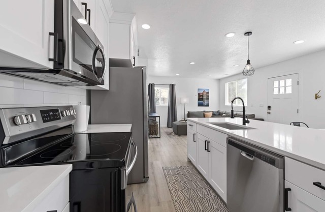 STEAM SHOWER*3BD 2BA Home Close to Ski Canyons/SLC