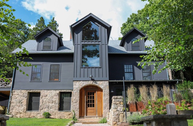 StedleyCreek! One bed-room apartment in the Stoney Creek area of Branford, CT.