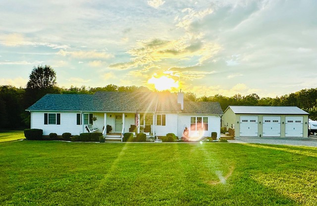Steel Magnolias Cozy Main Home in Amelia County