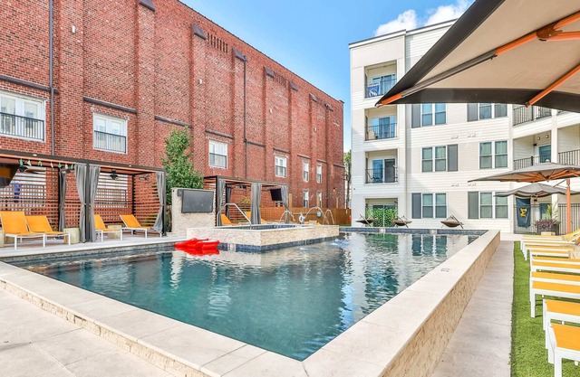 Steelyard - Modern Soulard Apts with Pool by Zencity