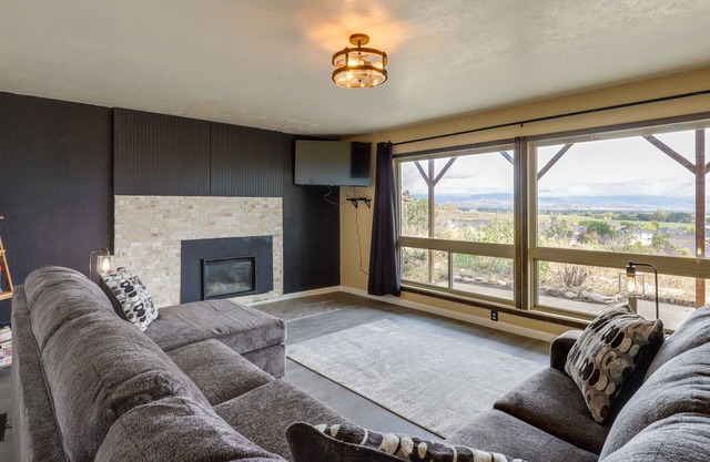 Steinaker State Park w/ Fireplace: Vernal Getaway!