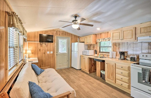 Steinhatchee Cottage 17 with Boat Ramp Access!