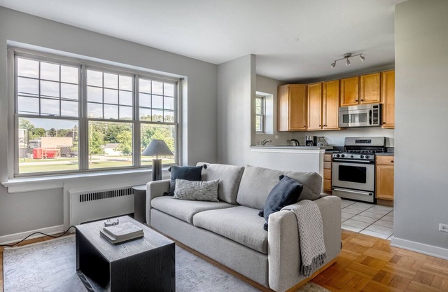 Stellar Evanston 1BR w/ Courtyard, nr Beach & University, by Blueground