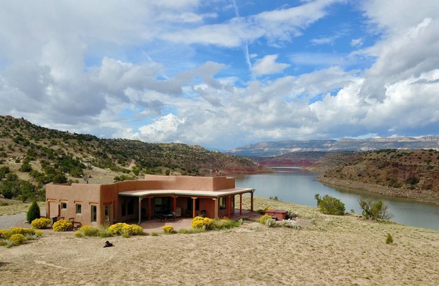 Stellar, Südwesten, Luxushaus. Außergewöhnliche Lage am Abiquiu-See
