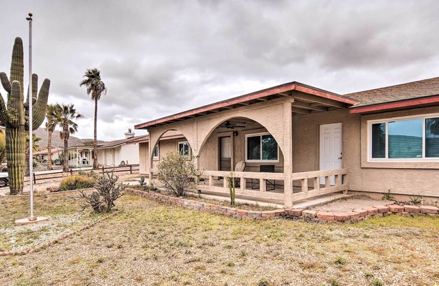 NEW! Step-Free Queen Valley Retreat, Walk to Golf!