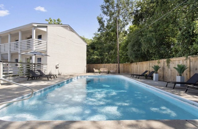 Steps away from the best museums, restaurants, and nightlife!