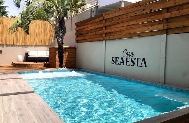 Nur wenige Schritte vom Strand entfernt ist dieses voll ausgestattete Haus perfekt für Ihre Gruppe