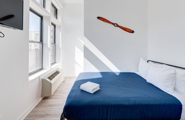 Steps From (Arguably) The Best Pizza Spot In Chicago - Experience The Local Chicago Lifestyle - 747 Lofts Cabin 208 by RedAwning
