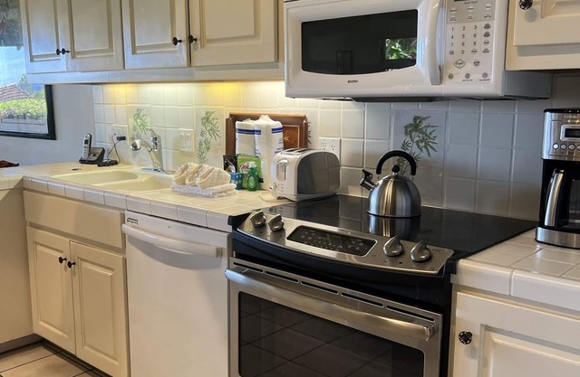 Hawaii Life Rentals Presents International Colony Club 43