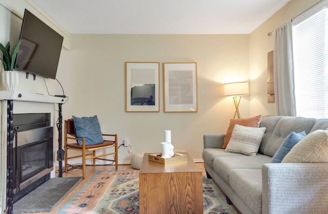 Steps from the Ski Slopes! Mountain Getaway @ the Peak