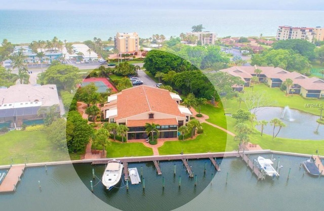 Nur wenige Schritte vom Wasser entfernt mit spektakulärem Blick auf die Bucht